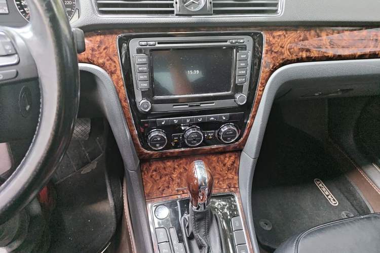 Used Volkswagen Passat 2013 2.0 TSI DSG Ultimate Edition Audio And AC Panel