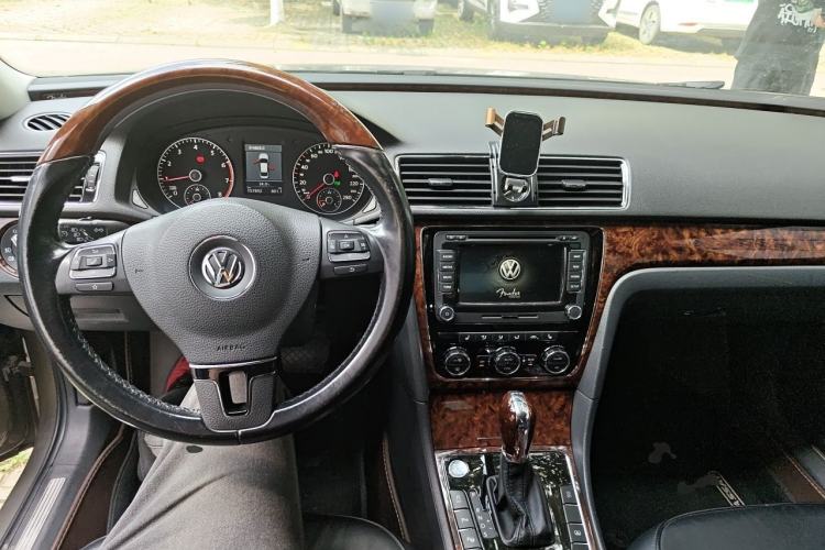 Used Volkswagen Passat 2013 2.0 TSI DSG Ultimate Edition Center Console
