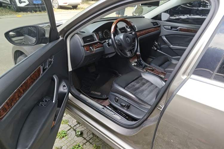 Used Volkswagen Passat 2013 2.0 TSI DSG Ultimate Edition Driver Seat