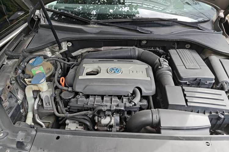 Used Volkswagen Passat 2013 2.0 TSI DSG Ultimate Edition Engine Bay