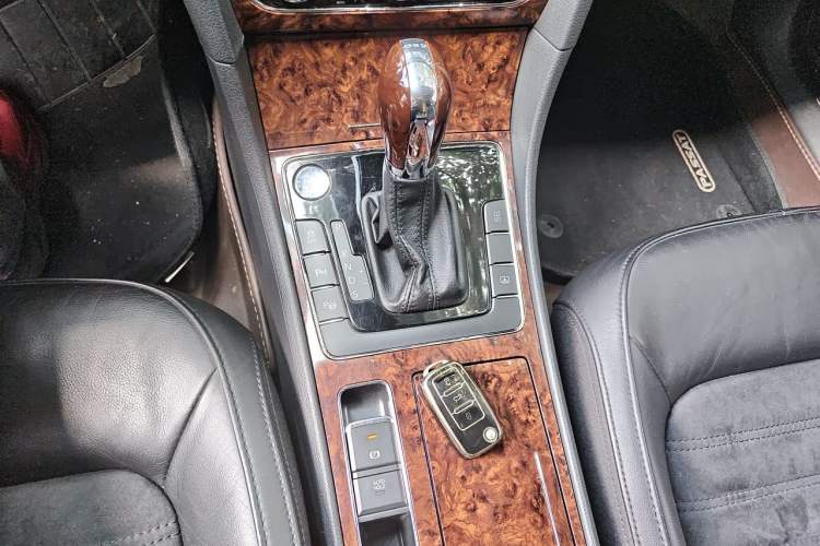 Used Volkswagen Passat 2013 2.0 TSI DSG Ultimate Edition Gear Lever