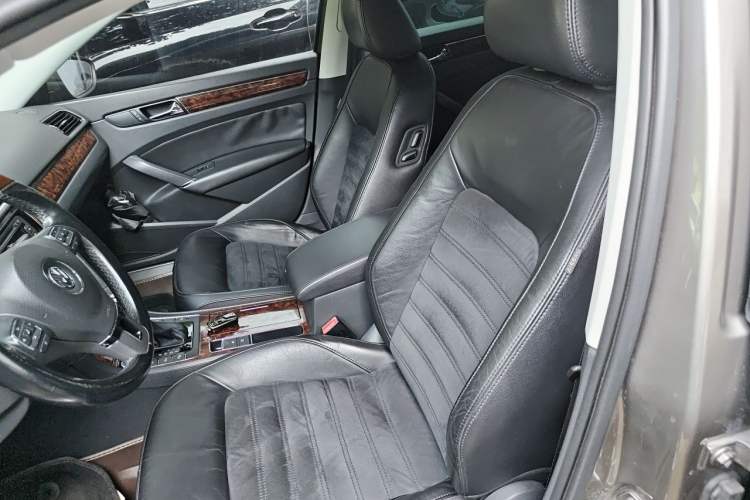 Used Volkswagen Passat 2013 2.0 TSI DSG Ultimate Edition Left Front Seat
