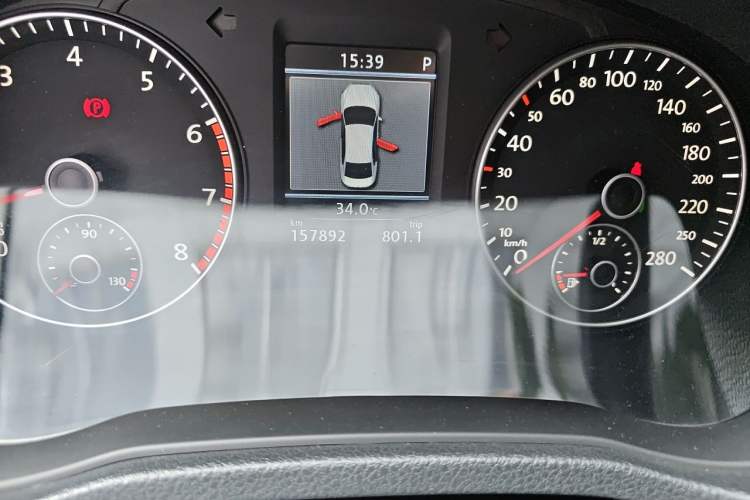 Used Volkswagen Passat 2013 2.0 TSI DSG Ultimate Edition Odometer Close Up
