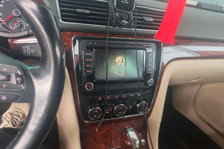 Used Volkswagen Passat 2013 2.0 TSI DSG Prestige Edition Audio And AC Panel