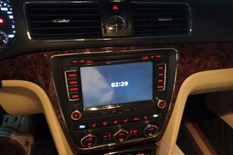 Used Volkswagen Passat 2013 1.8TSI DSG Prestige Edition Audio And AC Panel