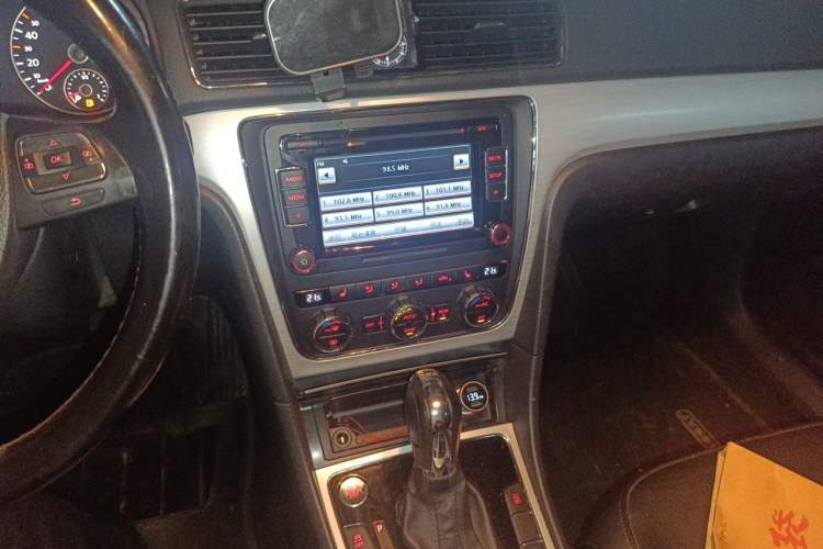 Used Volkswagen Passat 2013 1.8TSI DSG Prestige Edition Audio And AC Panel