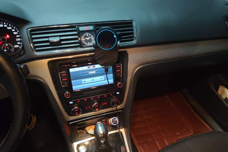 Used Volkswagen Passat 2013 1.8TSI DSG Prestige Edition Audio And AC Panel
