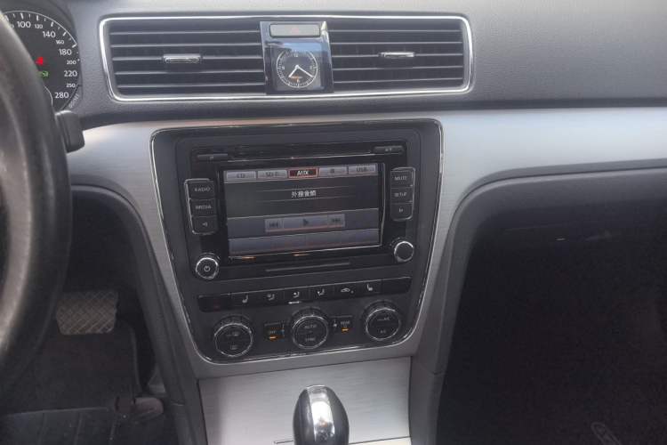 Used Volkswagen Passat 2013 1.8TSI DSG Prestige Edition Audio And AC Panel