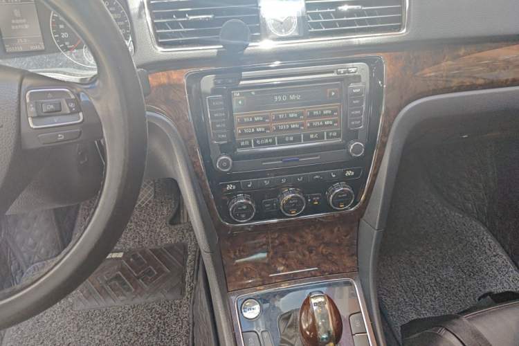Used Volkswagen Passat 2013 2.0 TSI DSG Ultimate Edition Audio And AC Panel