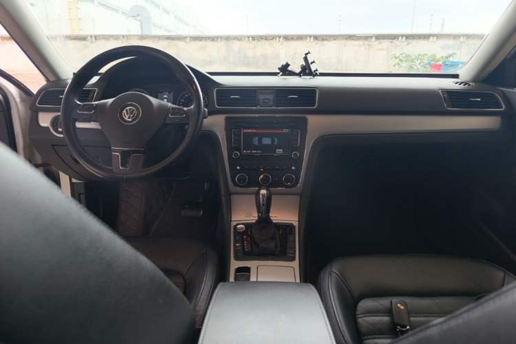 Used Volkswagen Passat 2013 1.8TSI DSG Prestige Edition Center Console