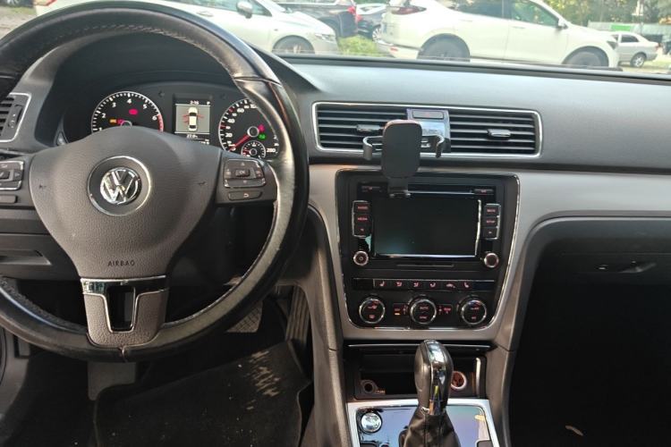 Used Volkswagen Passat 2013 1.8TSI DSG Prestige Edition Center Console