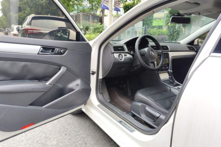 Used Volkswagen Passat 2013 1.8TSI DSG Prestige Edition Driver Seat