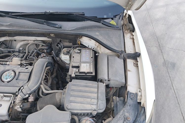 Used Volkswagen Passat 2013 1.4TSI Manual Luxury Edition Engine Bay Left
