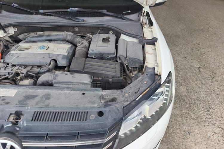 Used Volkswagen Passat 2013 1.8TSI DSG Prestige Edition Engine Bay Left