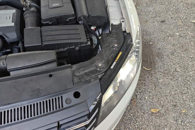 Used Volkswagen Passat 2013 1.8TSI DSG Prestige Edition Engine Bay Left