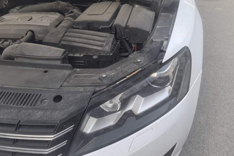 Used Volkswagen Passat 2013 1.8TSI DSG Prestige Edition Engine Bay Left