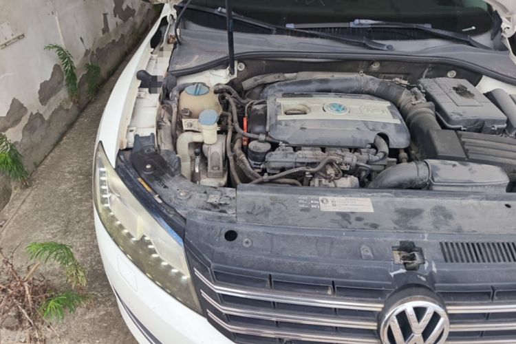 Used Volkswagen Passat 2013 1.8TSI DSG Prestige Edition Engine Bay Right