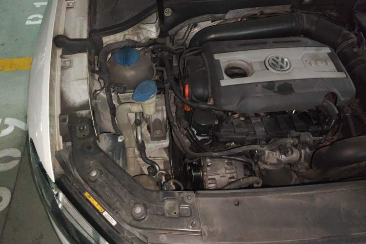 Used Volkswagen Passat 2013 1.8TSI DSG Prestige Edition Engine Bay Right