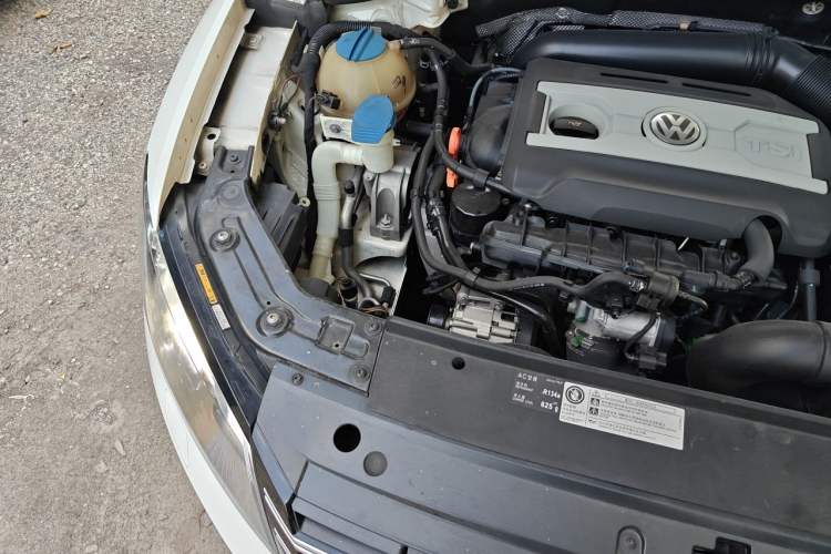 Used Volkswagen Passat 2013 1.8TSI DSG Prestige Edition Engine Bay Right