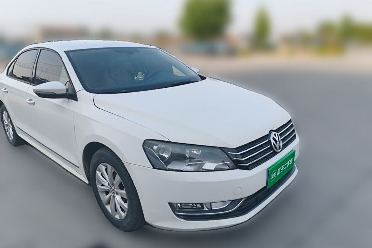 Used Volkswagen Passat 2013 1.4TSI Manual Luxury Edition Front Right 45 Deg