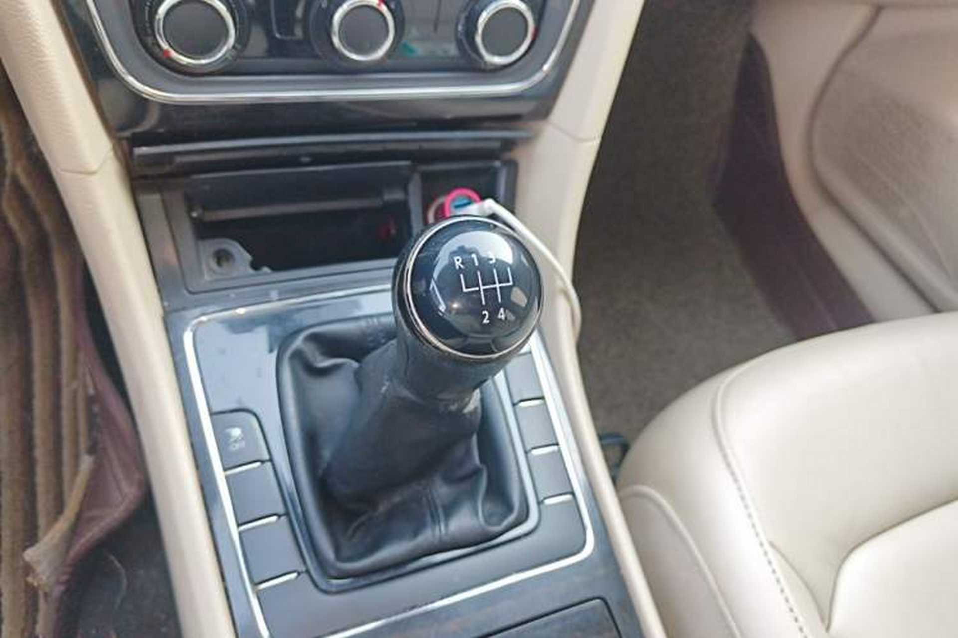 Used Volkswagen Passat 2013 1.4TSI Manual Luxury Edition Gear Lever