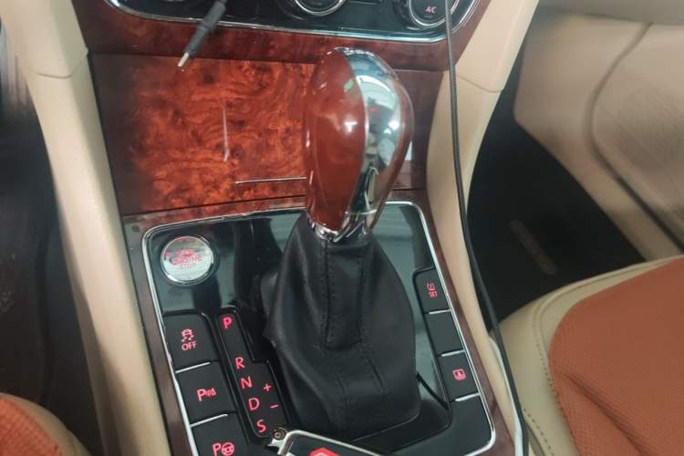 Used Volkswagen Passat 2013 2.0 TSI DSG Prestige Edition Gear Lever
