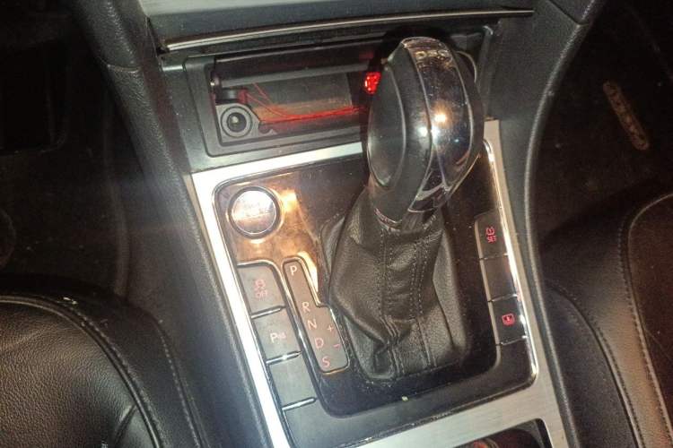 Used Volkswagen Passat 2013 1.8TSI DSG Prestige Edition Gear Lever
