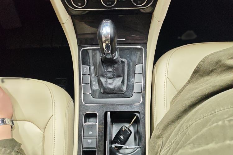 Used Volkswagen Passat 2013 1.8TSI DSG Prestige Edition Gear Lever