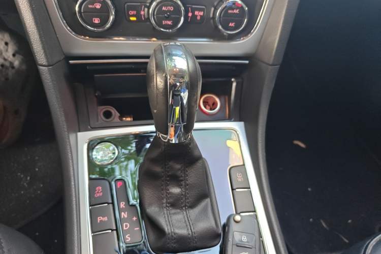 Used Volkswagen Passat 2013 1.8TSI DSG Prestige Edition Gear Lever