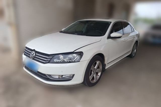 Ojetý Volkswagen Passat 2013 1.8TSI DSG Prestige Edition