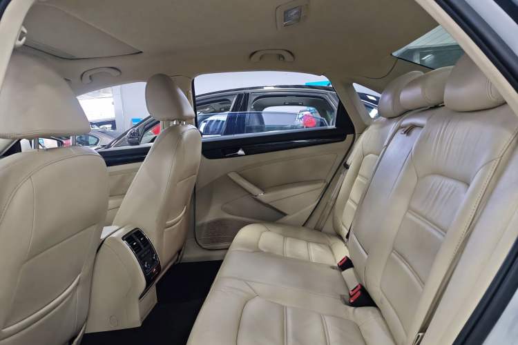 Used Volkswagen Passat 2013 1.8TSI DSG Prestige Edition Interior 5