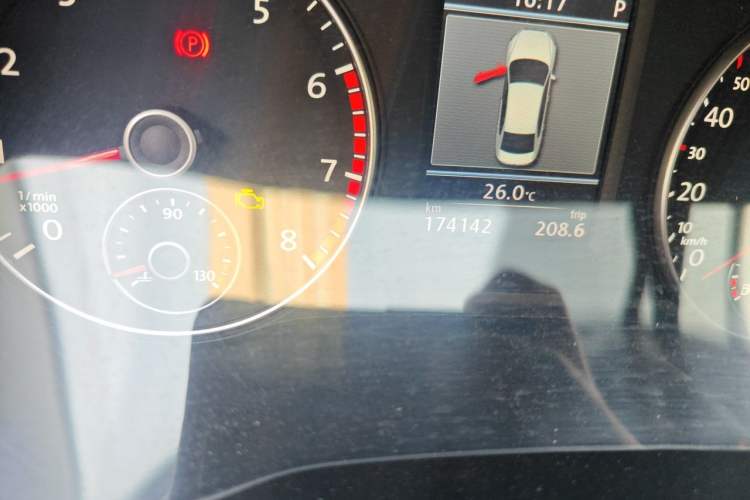 Used Volkswagen Passat 2013 1.8TSI DSG Prestige Edition Odometer Close Up