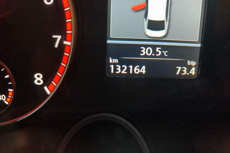 Used Volkswagen Passat 2013 1.8TSI DSG Prestige Edition Odometer Close Up
