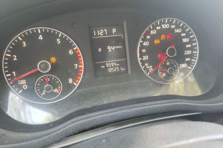 Used Volkswagen Passat 2013 1.8TSI DSG Prestige Edition Odometer Close Up