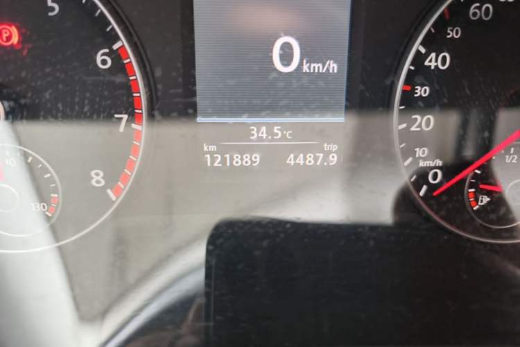 Used Volkswagen Passat 2013 1.8TSI DSG Prestige Edition Odometer Close Up