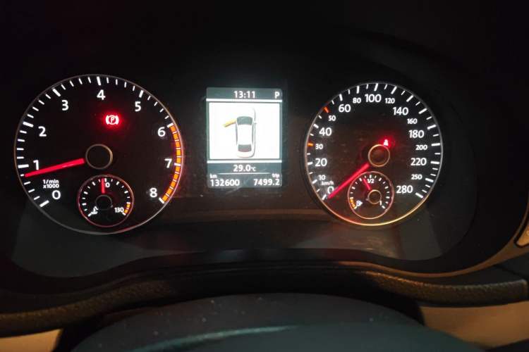 Used Volkswagen Passat 2013 1.8TSI DSG Prestige Edition Odometer Close Up