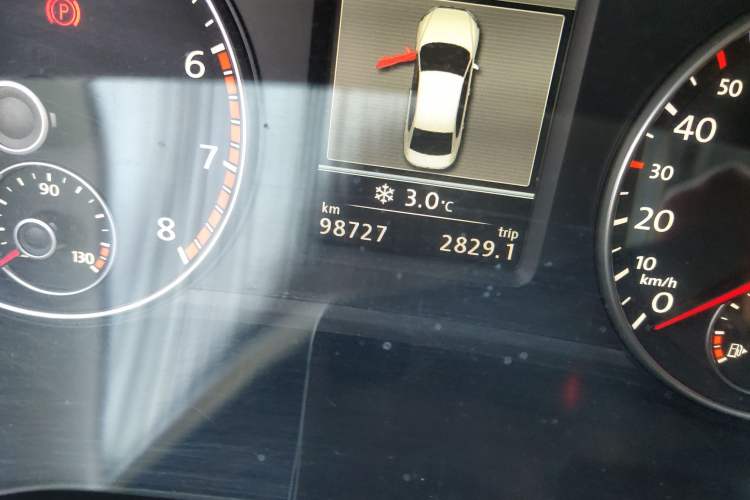 Used Volkswagen Passat 2013 1.8TSI DSG Prestige Edition Odometer Close Up