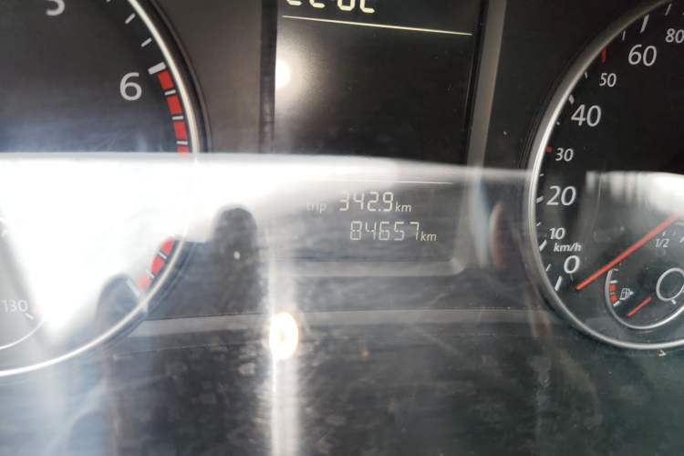Used Volkswagen Passat 2013 1.8TSI DSG Prestige Edition Odometer Close Up