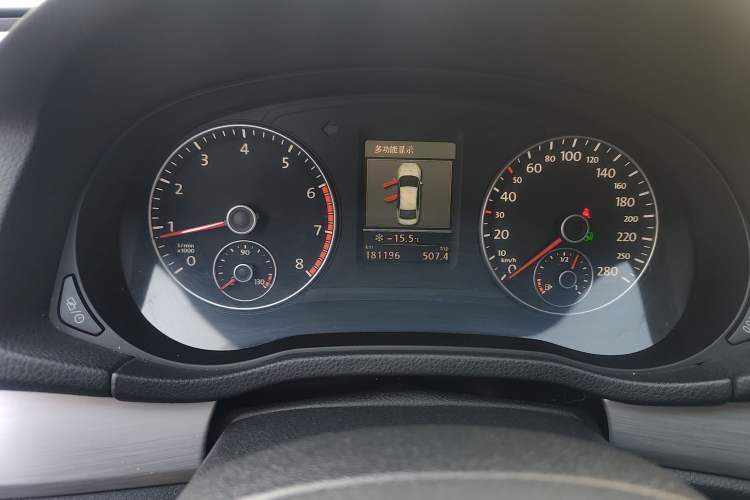Used Volkswagen Passat 2013 1.8TSI DSG Prestige Edition Odometer Close Up