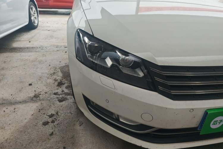 Used Volkswagen Passat 2013 2.0 TSI DSG Prestige Edition Right Front Headlight