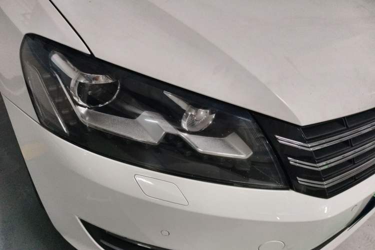 Used Volkswagen Passat 2013 1.8TSI DSG Prestige Edition Right Front Headlight