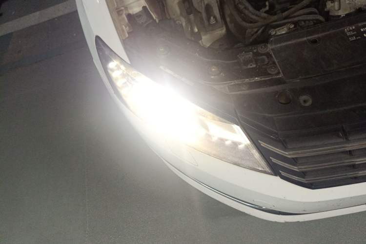 Used Volkswagen Passat 2013 1.8TSI DSG Prestige Edition Right Front Headlight