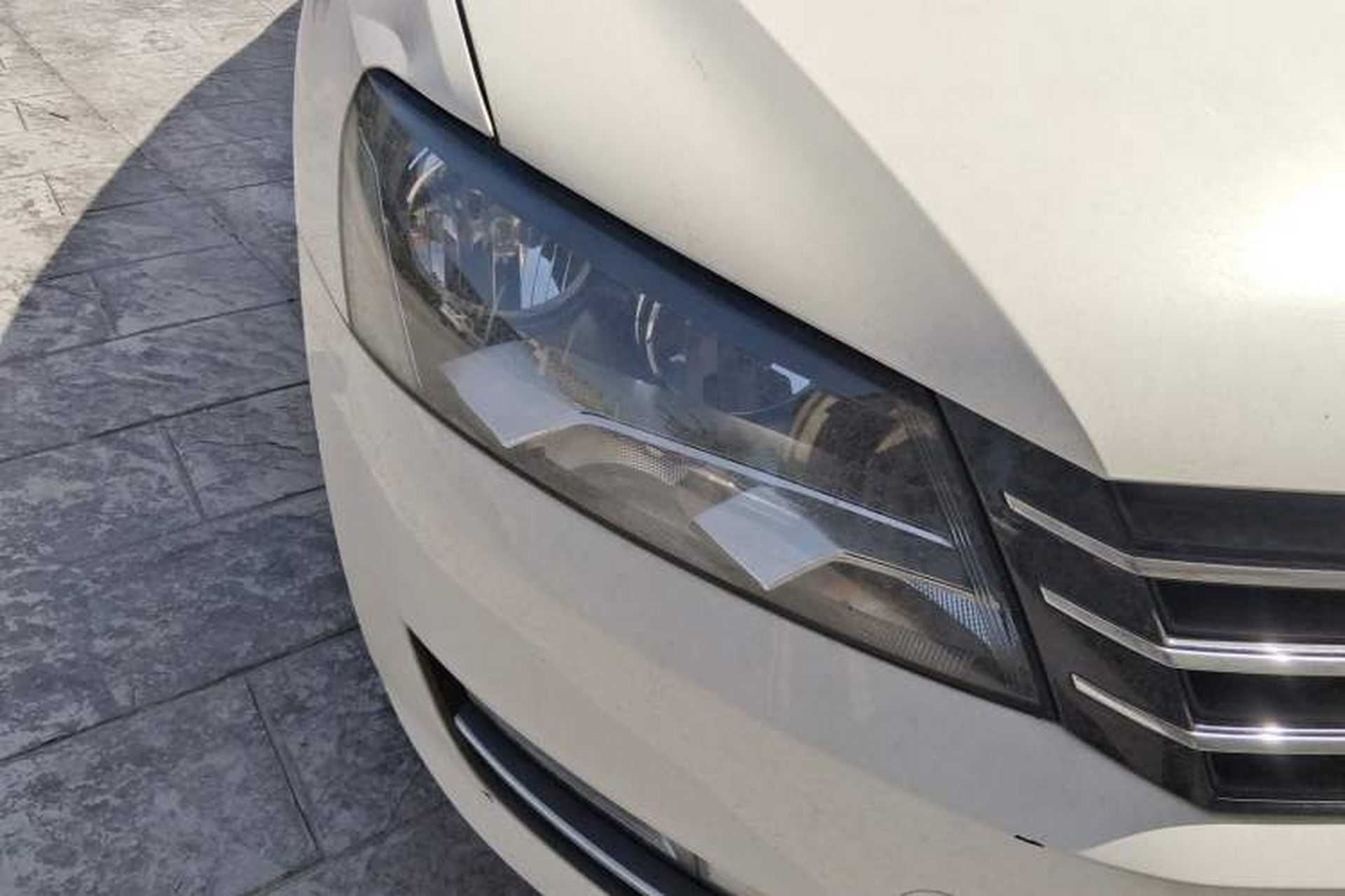 Used Volkswagen Passat 2013 1.4TSI Manual Luxury Edition Right Front Headlight