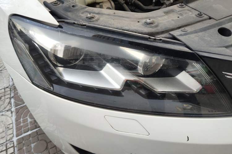 Used Volkswagen Passat 2013 1.8TSI DSG Prestige Edition Right Front Headlight