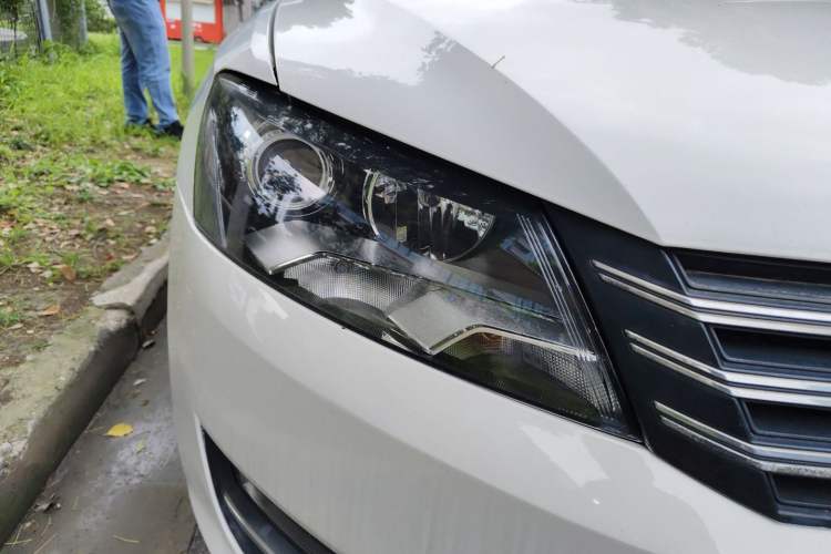 Used Volkswagen Passat 2013 1.8TSI DSG Prestige Edition Right Front Headlight