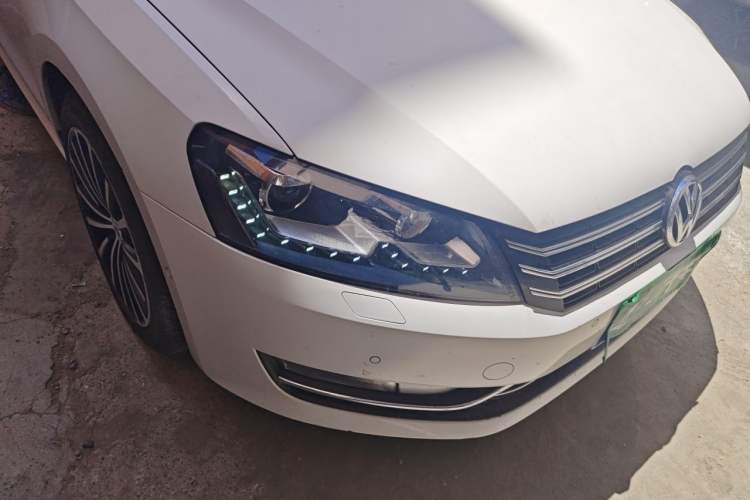 Used Volkswagen Passat 2013 2.0 TSI DSG Ultimate Edition Right Front Headlight