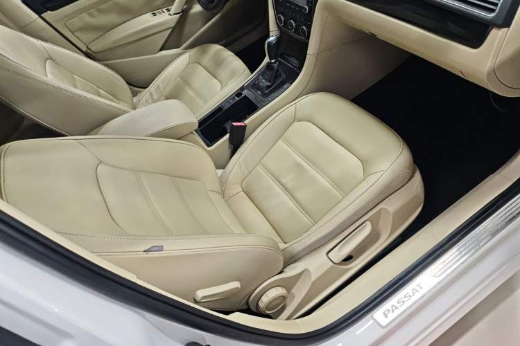 Used Volkswagen Passat 2013 1.8TSI DSG Prestige Edition Right Front Seat