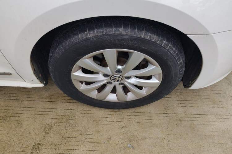 Used Volkswagen Passat 2013 1.8TSI DSG Prestige Edition Right Front Wheel Hub