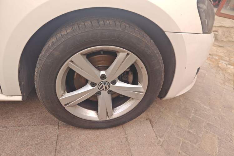 Used Volkswagen Passat 2013 1.8TSI DSG Prestige Edition Right Front Wheel Hub