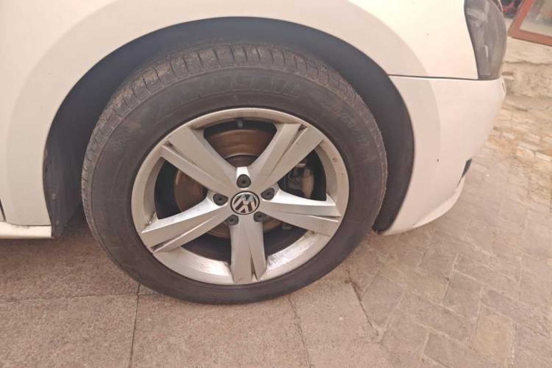 Used Volkswagen Passat 2013 1.8TSI DSG Prestige Edition Right Front Wheel Hub